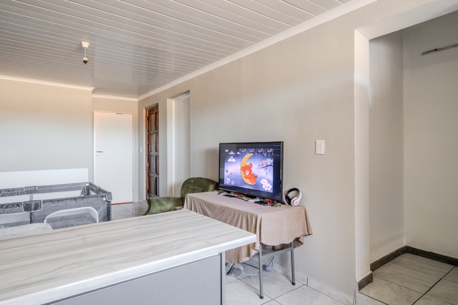 5 Bedroom Property for Sale in Ottery Western Cape